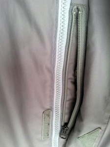 Tasche neben Hauptreißverschluss