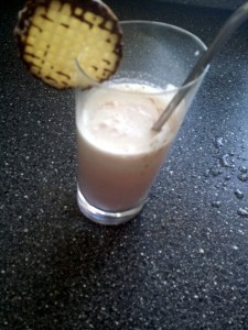 Schaumkuss-Erdbeer-Shake im Glas